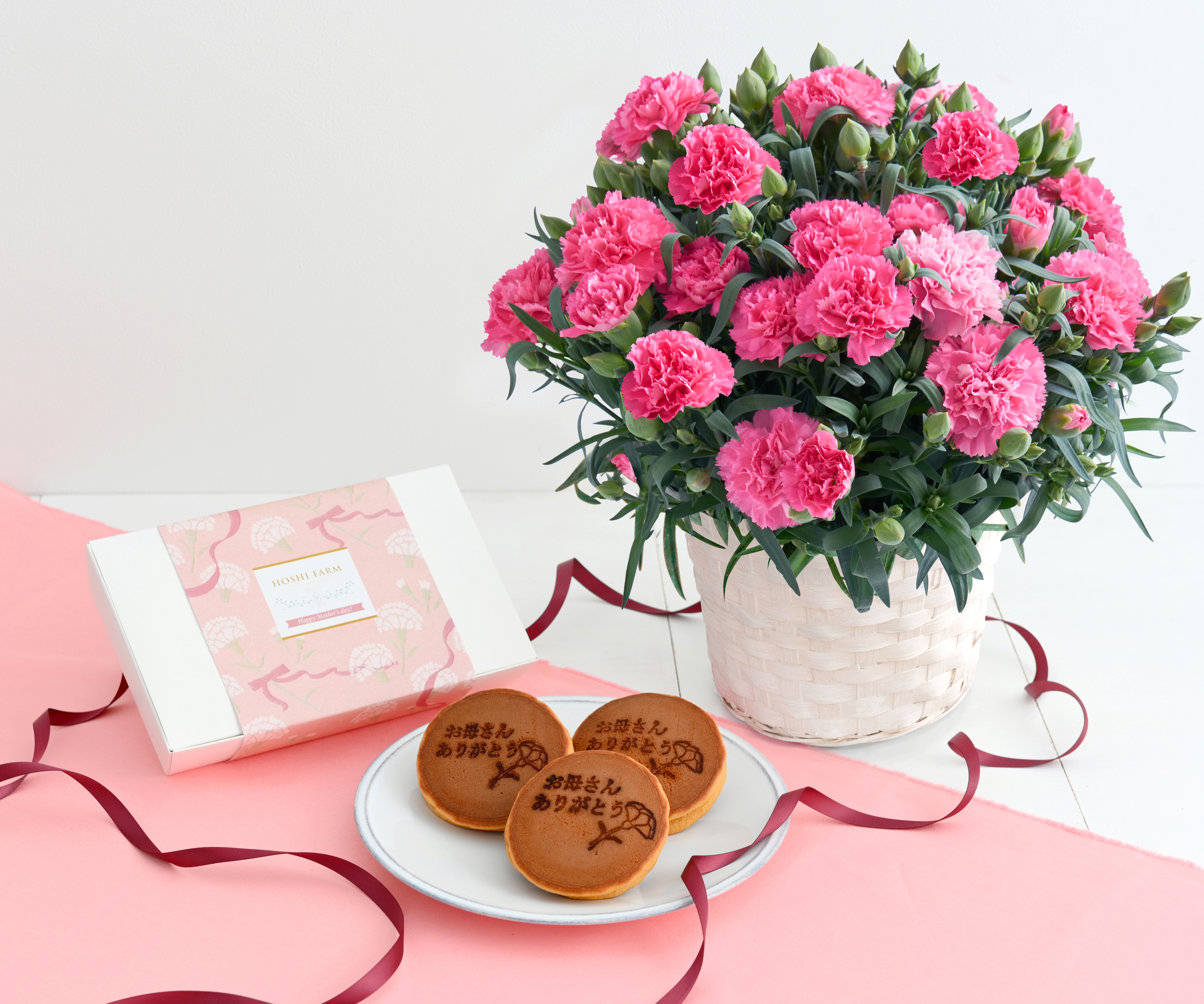 ③【母の日】ホシファーム　カーネーション＆徳島なると金時のどら焼き【特別価格】