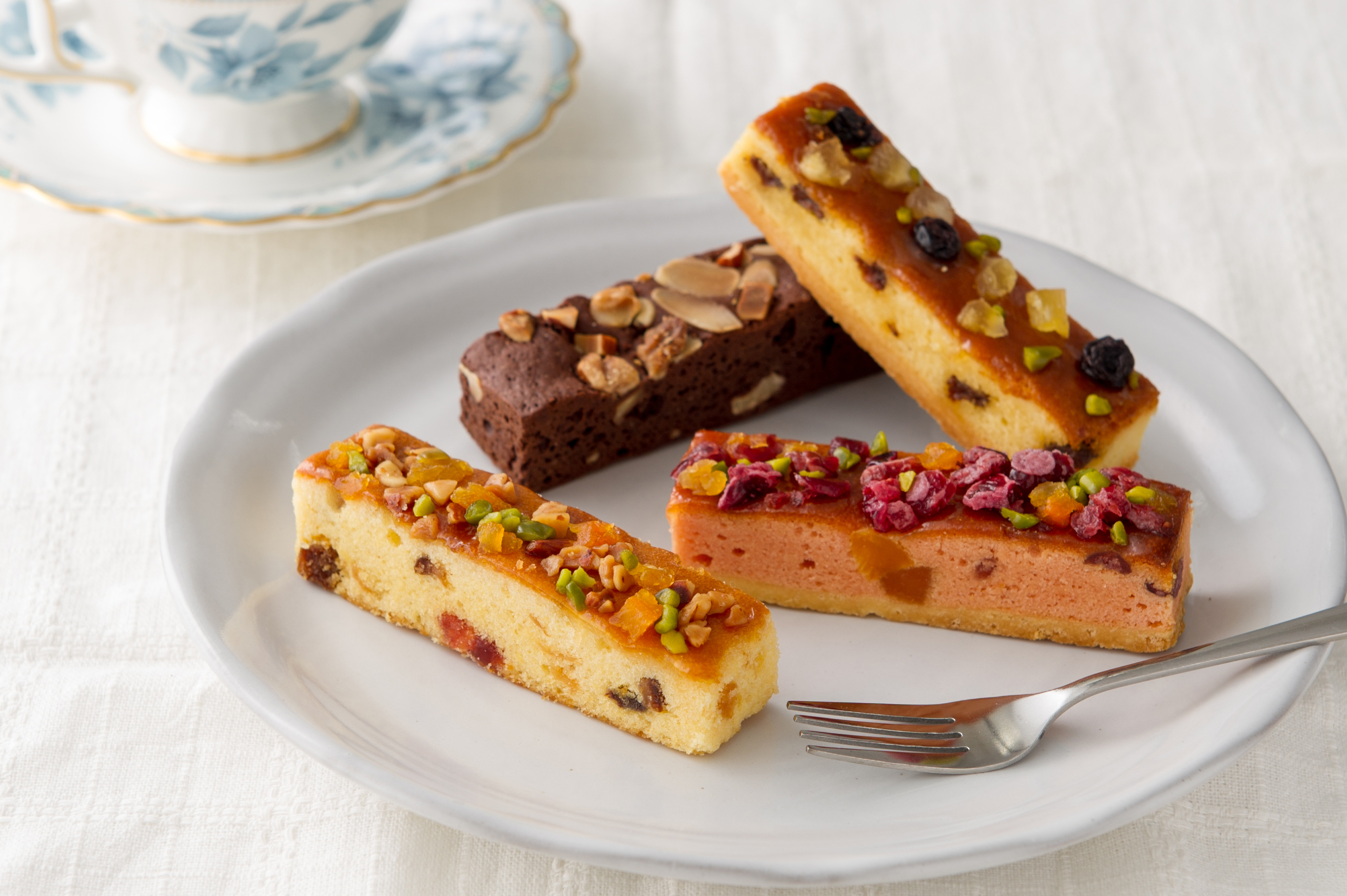 六本木アマンド　ＲＯＰＰＯＮＧＩ　ＣＡＫＥ　ＢＡＴＯＮ＜六本木ケイクバトン＞6本入り